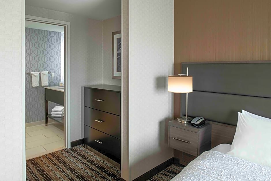 Hampton Inn & Suites Portsmouth Downtown