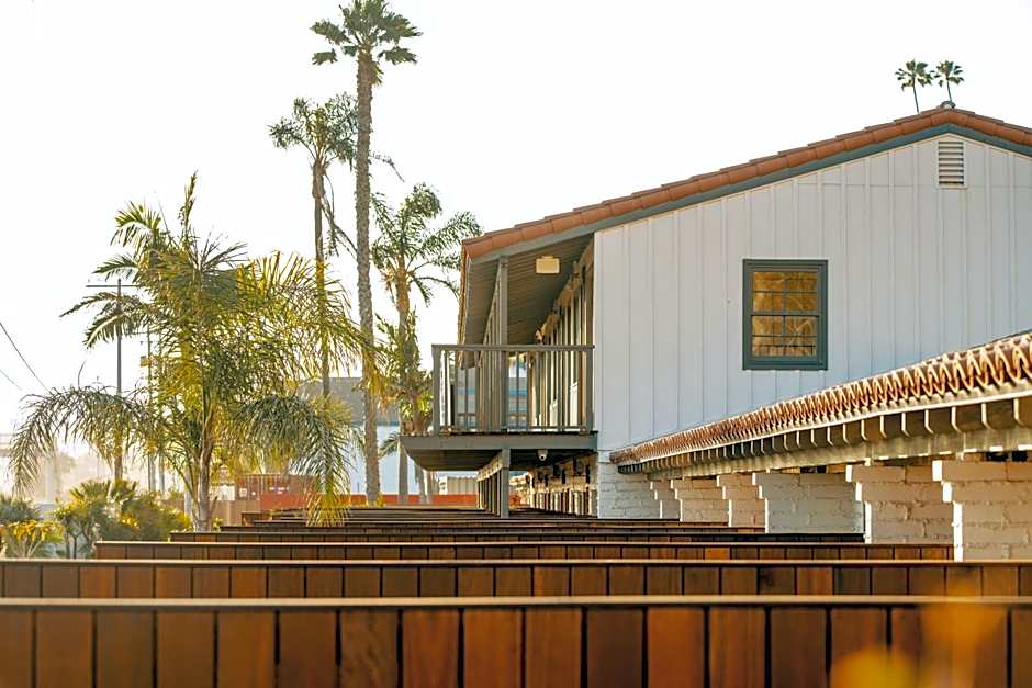 El Caminante Bar & Bungalows