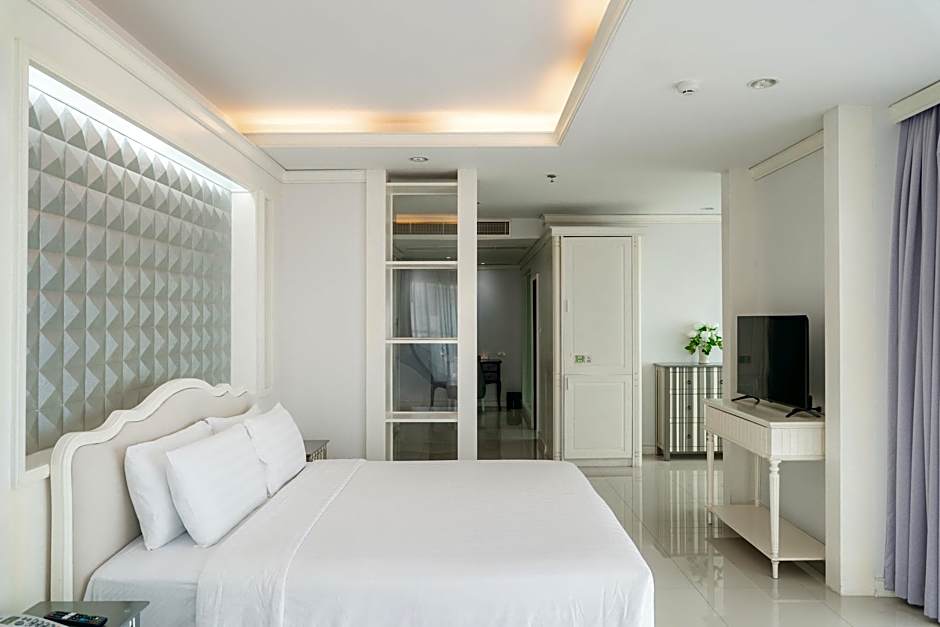 Photo 1 of 17 of Ocean Suite