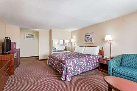 1 King Bed Studio Suite Smoking