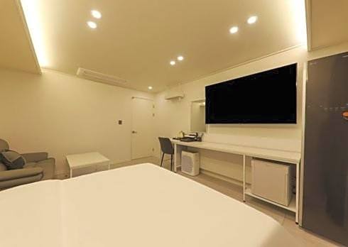 Gwangju Brown Dot Chungjang