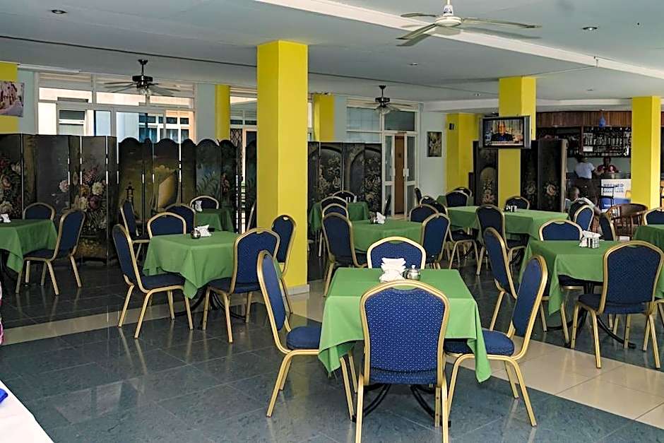 Aponye Hotel – Kampala, WV