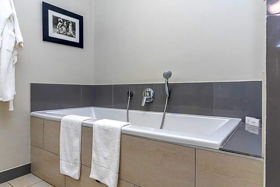 Whale Rock Luxury Lodge