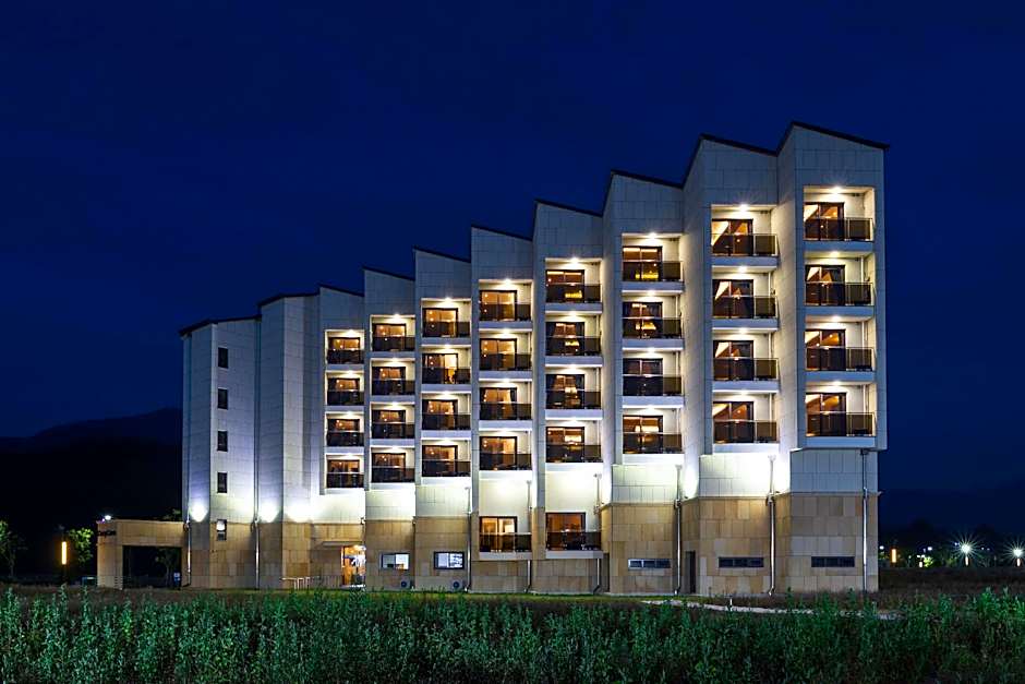 CozyCove Boutique Hotel