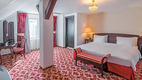Royal Family Suite