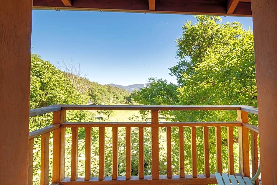 Eco-hôtel et Yourtes du Mercantour