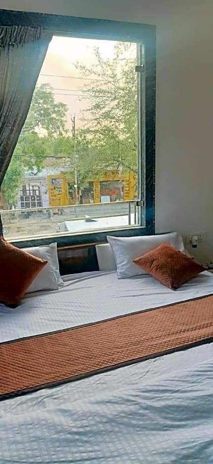 BRAJDHAM HOTEL BARSANA
