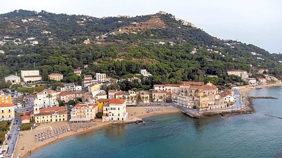 Prince Franklyn Hotel