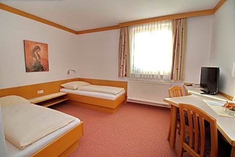 Twin Room with Shower