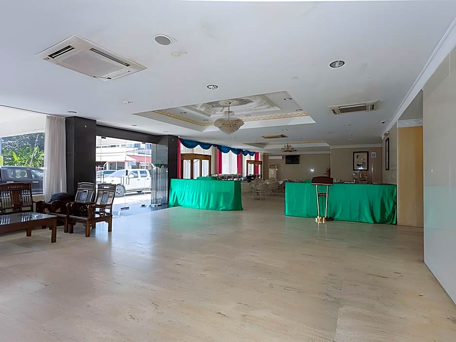 OYO 89619 De Choice Hotel