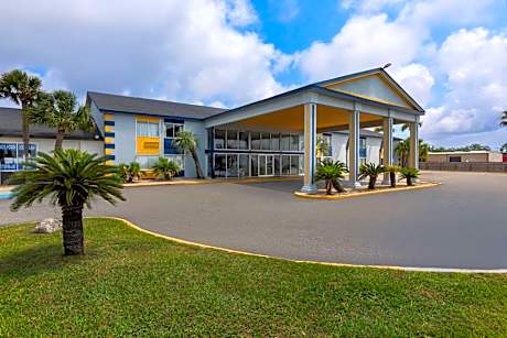 Super 8 by Wyndham Biloxi