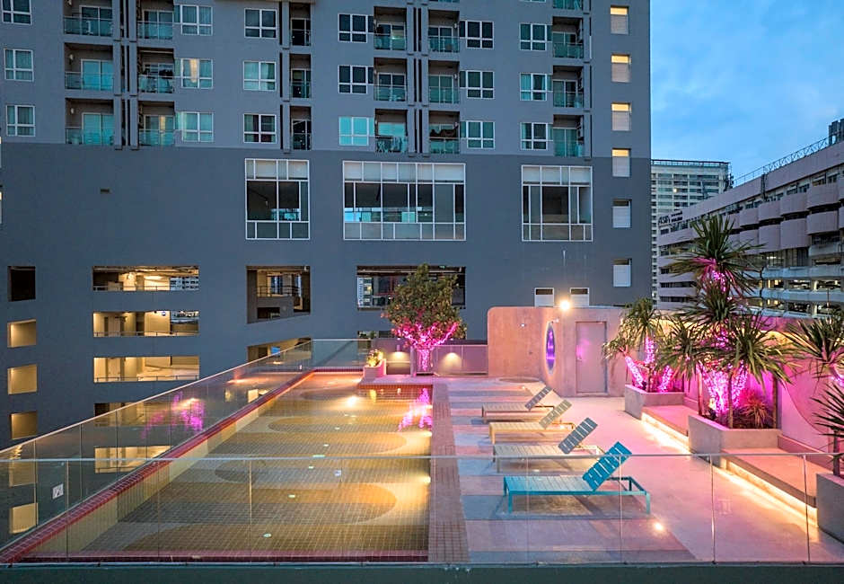 The Quarter Ratchathewi  by UHG