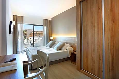 Double Room, Balcony, City View (2 Twin Beds)