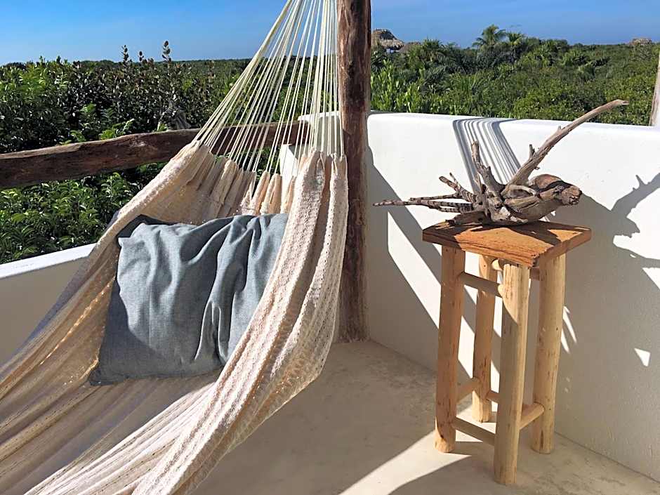 LunArena Barefoot Hotel