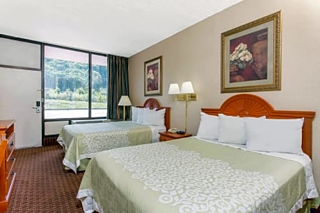 2 Queen Beds One-Bedroom Suite Non-Smoking