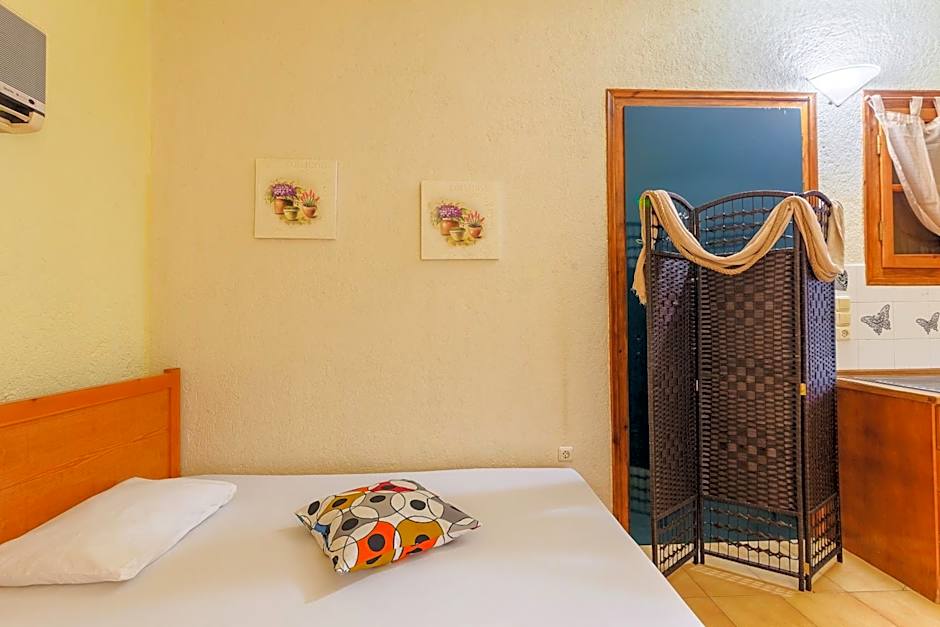 Grekis Beach Hotel and Apartments