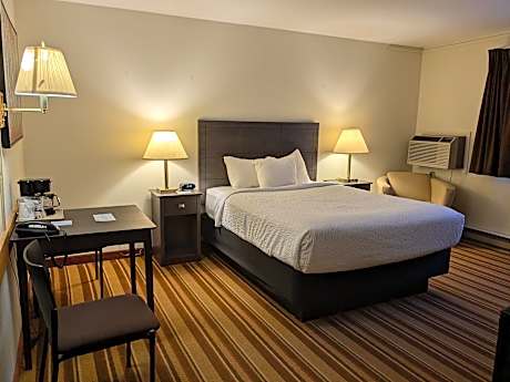 1 Queen Bed Exterior Access Non Smoking