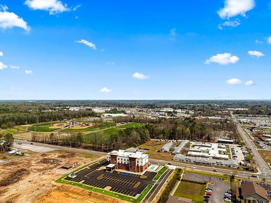 Cobblestone Hotel & Suites - Cullman