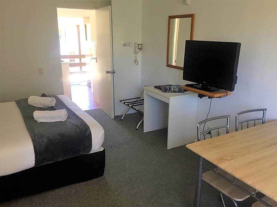 Fairway Motel & Apartments