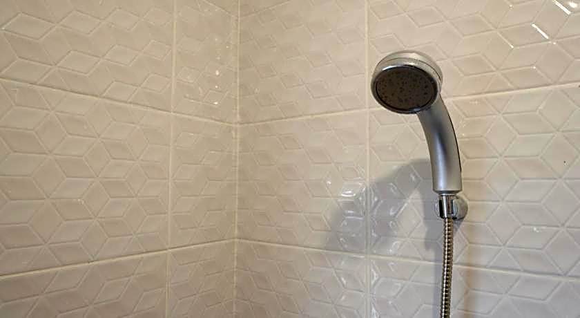 RedDoorz Plus near UMS Solo