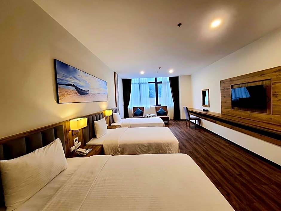 Photo 1 of 2 of Grand Suite, Sea View