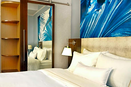 Queen Room - Hearing Accessible