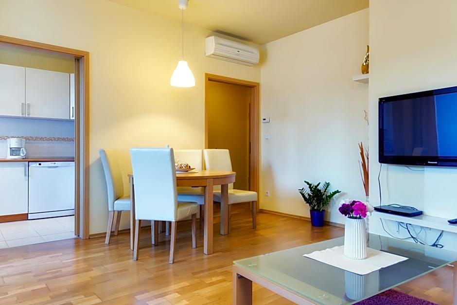 Trendy Deluxe Apartments