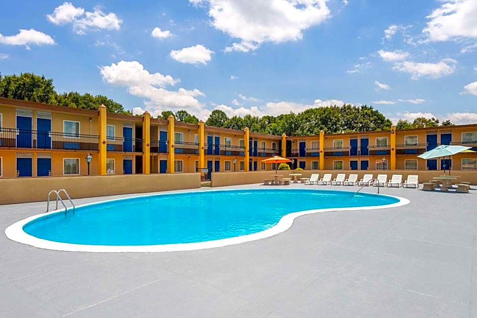 Days Inn by Wyndham Shelby