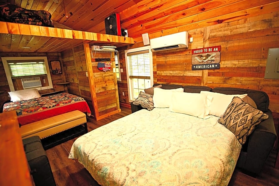 The Americana - Parker Creek Bend Cabins