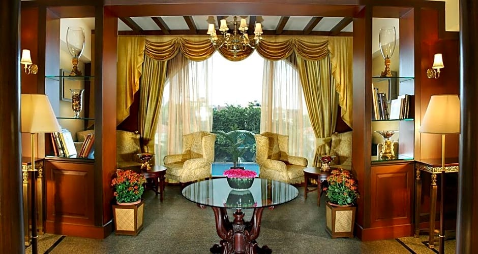 The Palms Town and Country Club