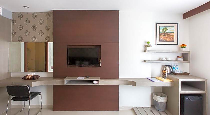 Hemingways Silk Hotel