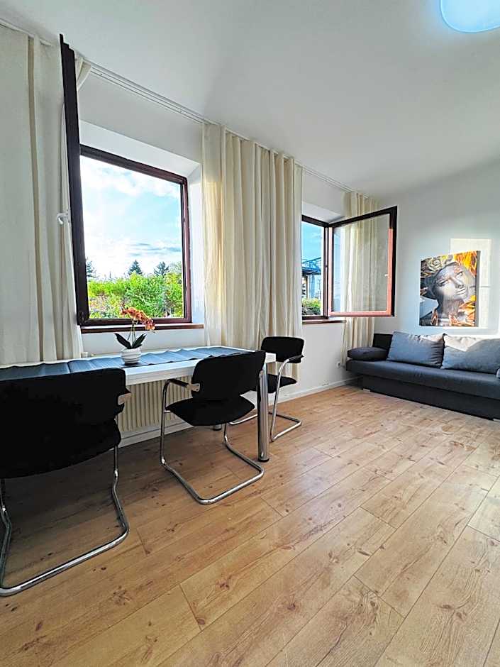 Budget Friendly Private Rooms with Garden