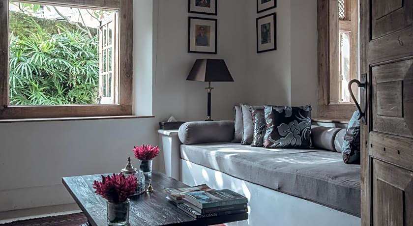 Taru Villas Rampart Street 