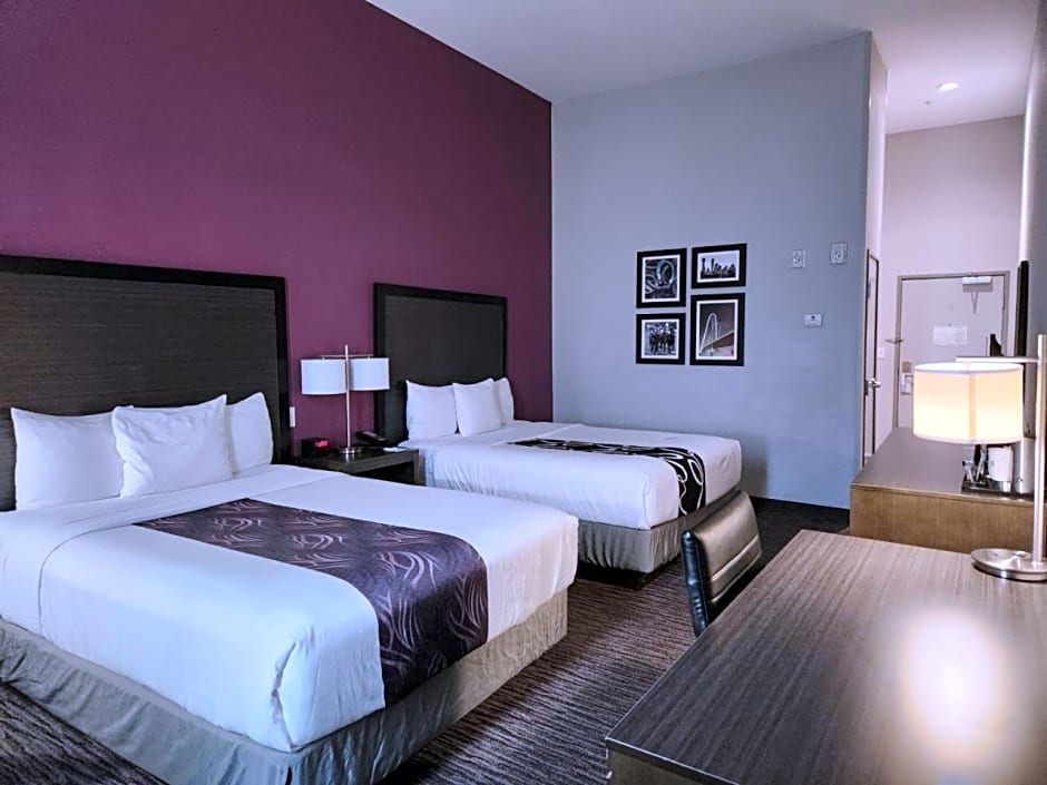 La Quinta Inn & Suites by Wyndham Dallas Grand Prairie North