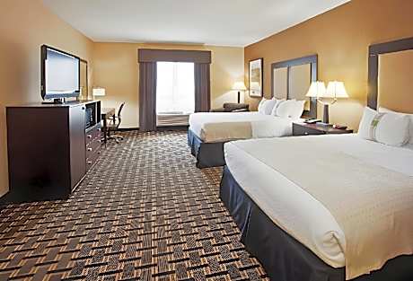 Standard Queen Room with Two Queen Beds and Roll-In Shower - Mobility Access