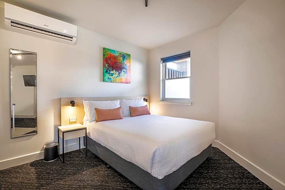 Nightcap at Glengala Hotel