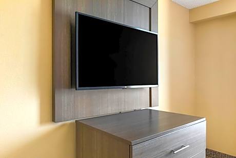 Queen Suite with Two Queen Beds - Non-Smoking