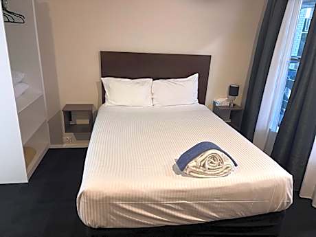Triple Room with 1 Queen Bed and 1 Single Bed