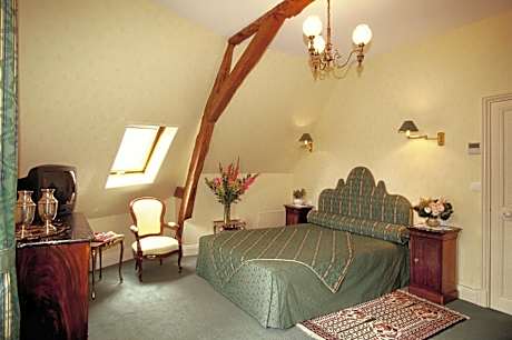 Thirteen-Bedroom Castle