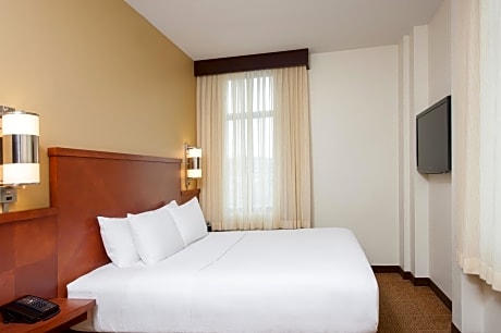One-Bedroom King Suite with Sofa Bed and Roll-In Shower - Disability Access