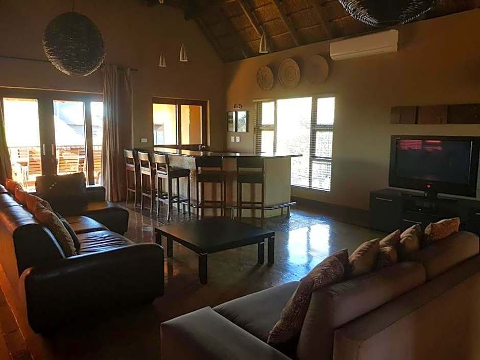 Zebula Golf and Wildlife Estate - Squirrel Pandemonium Pax 12 - Moi Signature Luxury villa