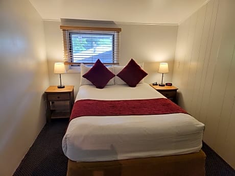 Private Hostel DBL with Shared Bath
