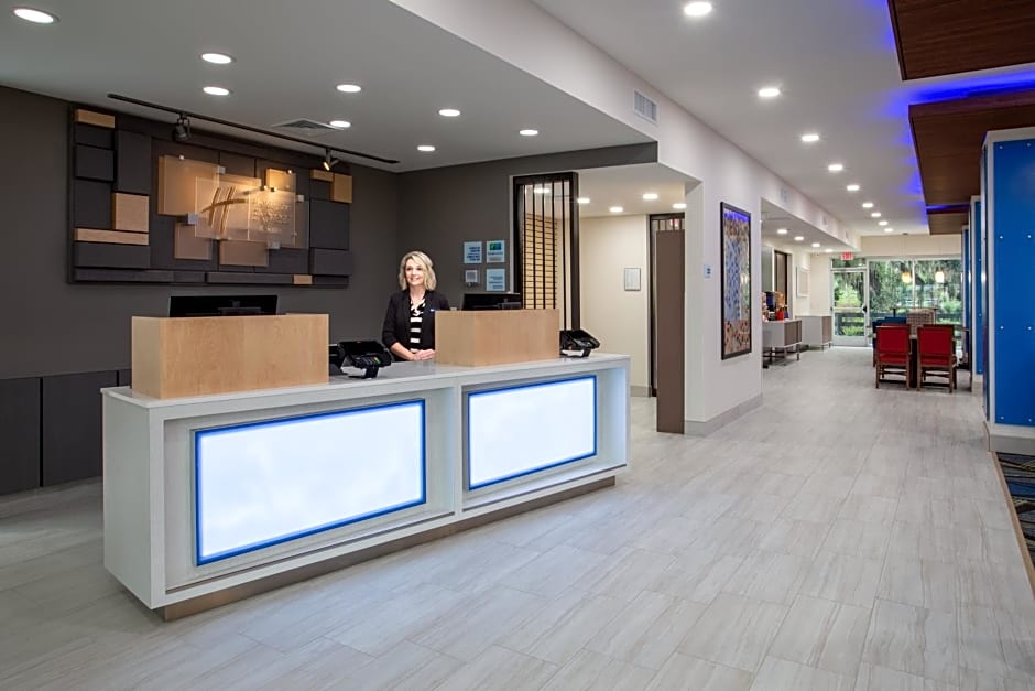 Holiday Inn Express And Suites Deland South