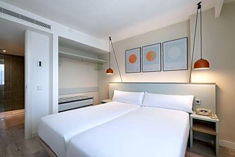 Sol Room with Lounge