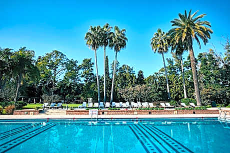 Sheraton Pilar Hotel & Convention Center