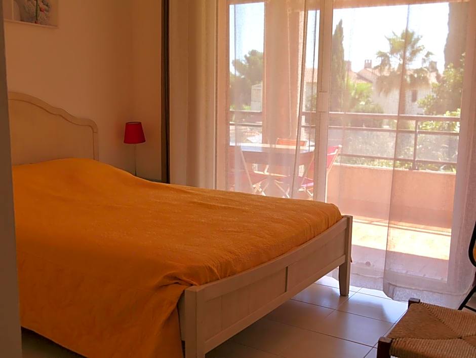 Appartement 60m2 - 2 Chambres à une minute des plages, parking privé