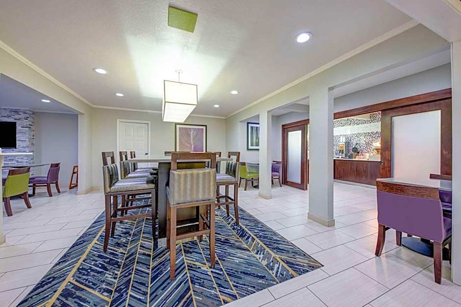 La Quinta Inn & Suites by Wyndham El Dorado