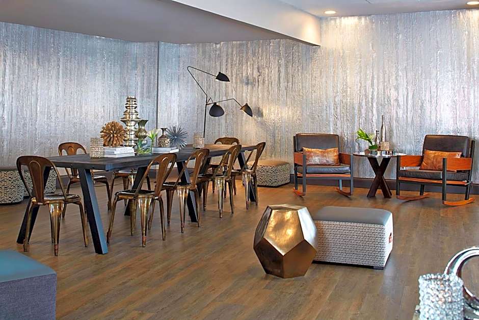 Renaissance by Marriott St. Louis Airport Hotel