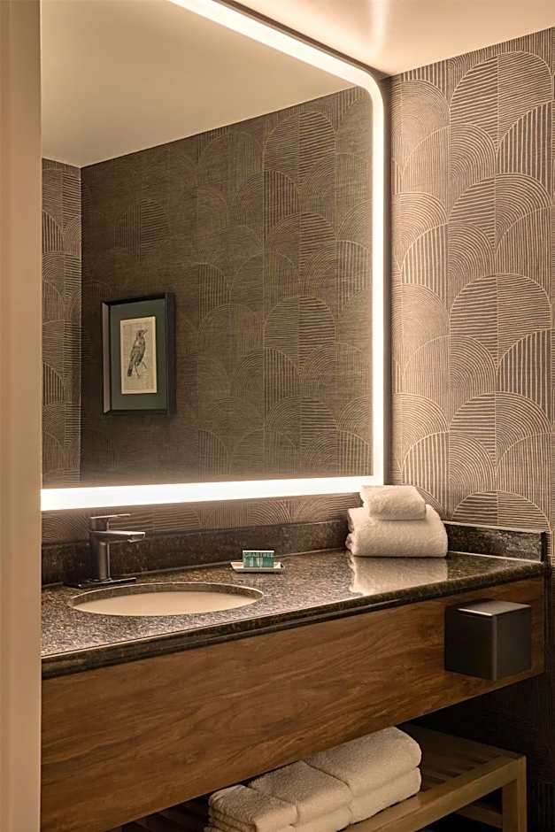 DoubleTree by Hilton North Vancouver