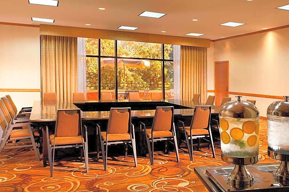 Sheraton Minneapolis West Hotel